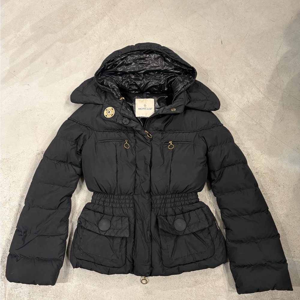 Moncler Women's Elegant Black Puffer Coat